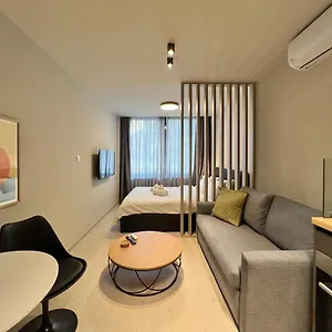 https://aura-apartments-suites-v6.hotelschalkidiki.net